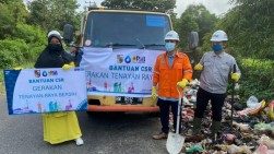 PT. PJB PLTU Tenayan Bantu Bersihkan Tumpukan Sampah di Tenayan Raya