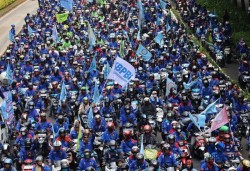 Puluhan Ribu Buruh Konvoi Motor Padati Jalan Sudirman, Lalu Lintas Jakarta Direkayasa