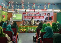PW Muslimat Al Washliyah Riau Silaturahmi dan Sampaikan Aspirasi kepada Anggota DPR RI Hendry Munief