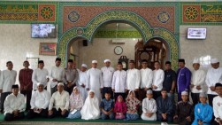 Ratusan Masyarakat Marpoyan Damai Gelar Salat Taubat Tutup Tahun 2018