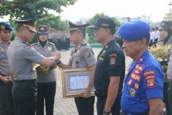 Ratusan Personel Polda Lampung Terima Penghargaan Penanggulangan Bencana Tsunami