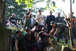 Ratusan Prajurit Kodam XIX Gelar Karya Bakti Bersihkan Fasilitas Publik Pekanbaru