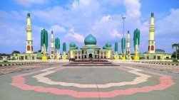 Riau Bershalawat Bersama Habib Syech Meriahkan HUT Ke-69 Provinsi Riau