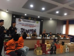 Ribuan Dus Miras Selundupan Berhasil Disita Bea Cukai Kepri