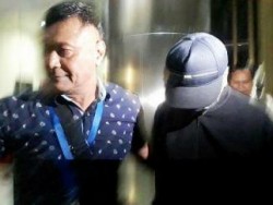 Romahurmuziy Menunduk & Membisu saat Tiba di Gedung KPK