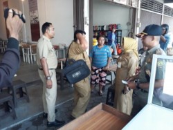 Rompi 'Tidak Disiplin' Bagi ASN Ngopi di Jam Kerja