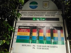 Roni Pasla Minta DLHK Perbaiki Papan ISPU di Pekanbaru Yang Tidak Berfungsi