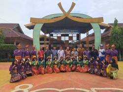 Saidul Tombang: Sesibuk Apapun dengan Smart Phone, Luangkan Waktu untuk Membaca dan Menulis