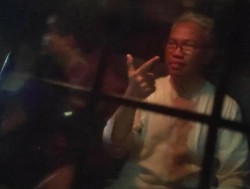 Salam 2 Jari Buni Yani dari Mobil Tahanan
