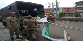 Satpol PP di Surabaya Dianiaya Karena Copot Spanduk Caleg yang Ganggu Jalan