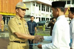 Sekdako Pekanbaru Serahkan SK Pengangkatan 301 CPNS