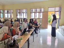 Sekolah Lansia BKMT Kampar Jadi Ruang Edukasi dan Sosialisasi bagi Lansia