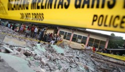 Sembilan Ruko di Merangin Jambi Roboh ke Sungai