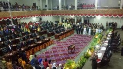 Sempat Molor, Lis Darmansyah Buka Paripurna Pelantikan Pimpinan DPRD Kepri Definitif