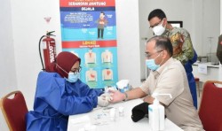Siap Divaksin, Gubernur Erzaldi Lakukan Screening Awal