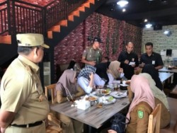 Sidak Kantor Inspektorat Riau, Wagubri Edy Nasution Dapati 17 Pegawai Bolos Kerja