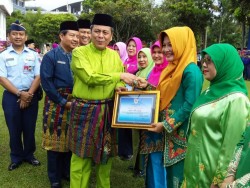 SMAN 7 Terima Penghargaan Sekolah Adiwiyata Pekanbaru