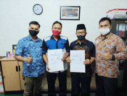 SMK Muhammadiyah 3 Pekanbaru Tandatangani MoU Dengan PT GRM (HINO)
