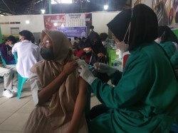 SMK Muhammadiyah 3 Terpadu Pekanbaru Gelar Vaksinasi Tahap Pertama, Siswa Cukup Antusias