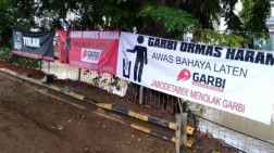 Spanduk 'Siluman' Tolak Garbi