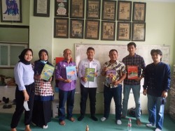 SPS Riau Semangati Redaksi Majalah Aklamasi UIR Kembangkan Media Kampus