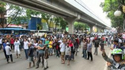 Tak Terima Peraturan Walikota, Pedagang Blokade Jalan Sudirman Palembang