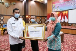 Tenayan Raya Raih Penghargaan Indeks Kepuasan Masyarakat Nilai A