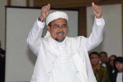 Terjawab, Lembaran di Tangan Rizieq Shihab Bukan Surat Cekal, tapi.