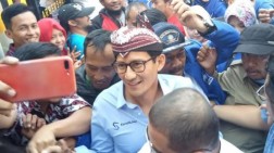Tidak Sportif, Sandi Diteriaki Pendukung Jokowi-Amin di Surabaya