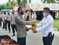 Tingkatkan Imun Tubuh Para Anggota, Kapolres Kampar Bagikan Multi Vitamin Dan Nutrisi