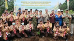 TNI-Polri Tanam 20 Ribu Pohon di Siak, Herry Heryawan Dorong Pencegahan Karhutla