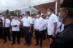 Usai Resmikan Pabrik Pengolahan Limbah, Rudi Dampingi Luhut Binsar Tinjau Jembatan Babin