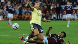 VAR Blunder, Arsenal Seharusnya Dapat Penalti Lawan Aston Villa