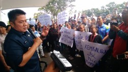 Venue Digembok, Atlet dan KONI Palembang Aksi di Kantor Gubernur