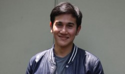 Vino G Bastian Ungkap Kisah Haru Ibunda Jadi Mualaf Dibimbing Buya Hamka