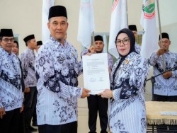 Wabup Misharti Lantik 4 PGRI Kecamatan, Perkuat Soliditas Guru di Empat Kecamatan Kampar