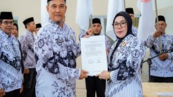 Wabup Misharti Lantik 76 Pengurus PGRI Empat Kecamatan, Perkuat Sinergi dan Mutu Pendidikan Kampar
