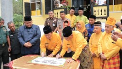 Wagubri Edy Natar Nasution Resmikan Bagas Godang di Rohul.