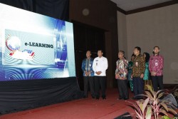 Wako Pekanbaru Luncurkan Belasan Aplikasi Layanan Kepegawaian Pemerintah Kota Pekanbaru