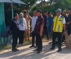 Wali Kota Pekanbaru Tinjau Jembatan Amblas di Rumbai, Akses Darurat Segera Dibangun