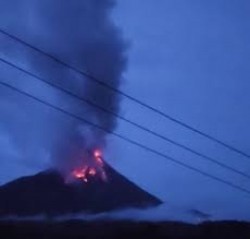 Warga Diminta Waspada, Gunung Karangetang Sulut Naik Status Siaga