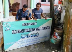 Warga Geruduk Rumah yang Dijadikan Tempat Kumpul LGBT di Pekanbaru