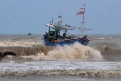 Waspada, Gelombang Air Laut di Anambas dan Natuna Capai 4,5 Meter