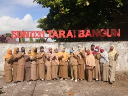 Yumna Dinilai Berhasil Dalam Mengembangkan SDN 031 Tarai Bangun