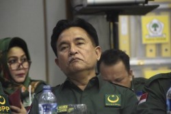Yusril: Caleg Berlatar FPI Keluar Saja